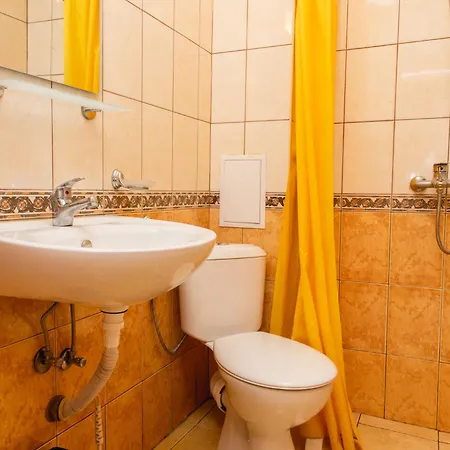 In The Center Of Sunny By Flat Mаnаger סאני ביץ'