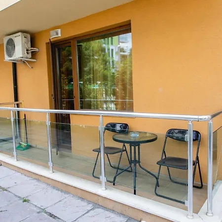 In The Center Of Sunny By Flat Mаnаger *