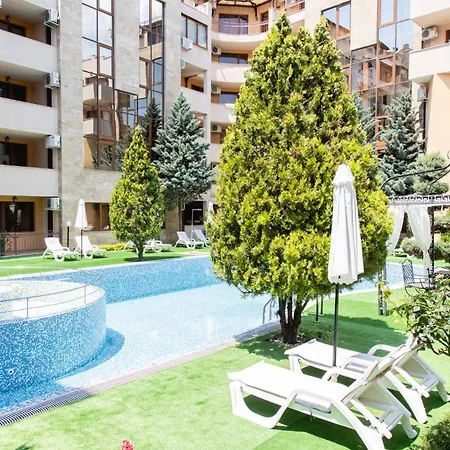 In The Center Of Sunny By Flat Mаnаger * Słoneczny Brzeg