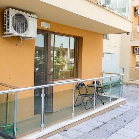 Apartman In The Center Of Sunny By Flat Mаnаger