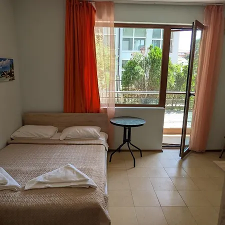 Apartman In The Center Of Sunny By Flat Mаnаger