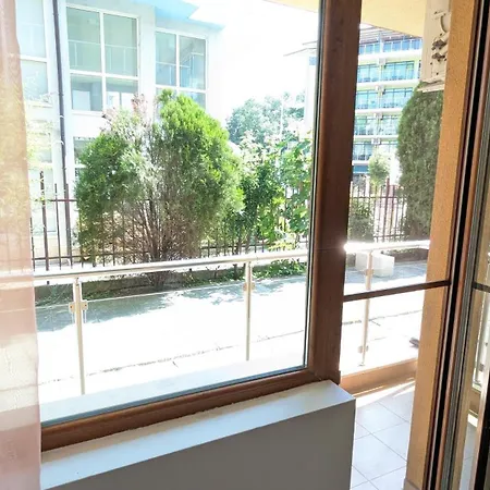 In The Center Of Sunny By Flat Mаnаger Apartman *